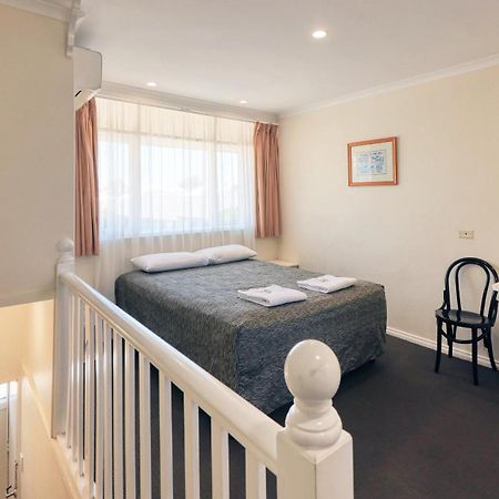 Coachman Hotel Motel Parkes Buitenkant foto