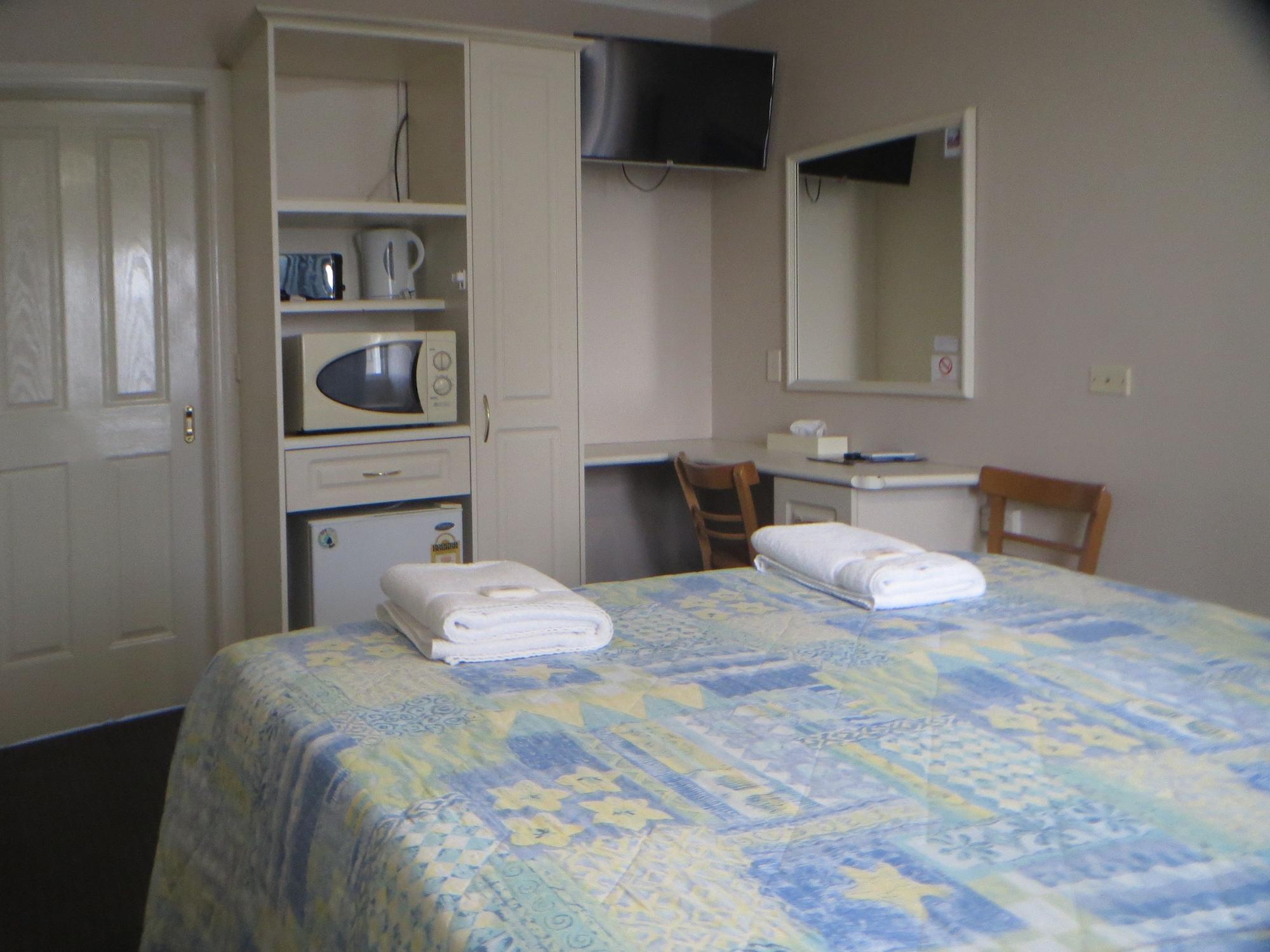 Coachman Hotel Motel Parkes Buitenkant foto