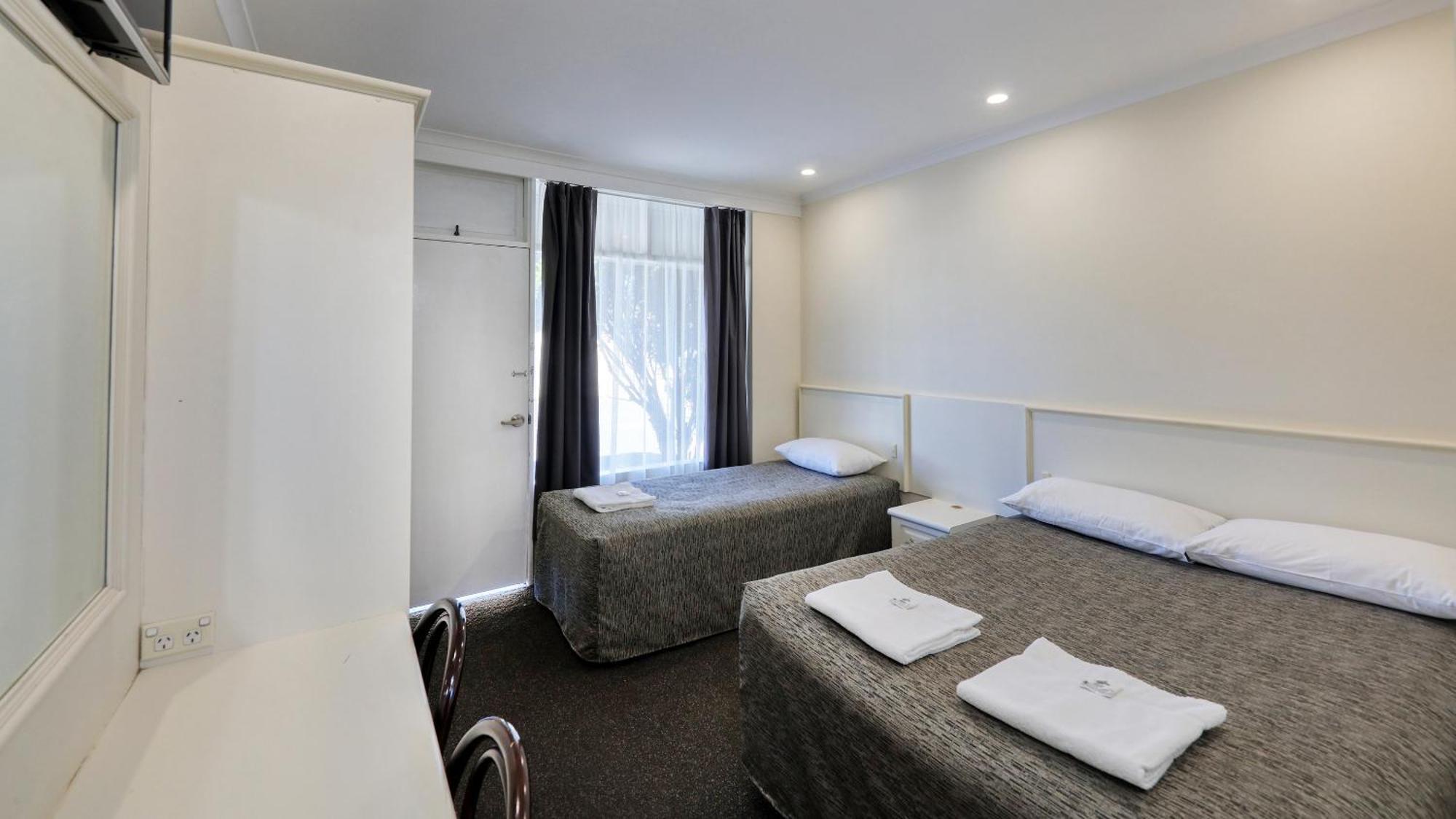 Coachman Hotel Motel Parkes Buitenkant foto