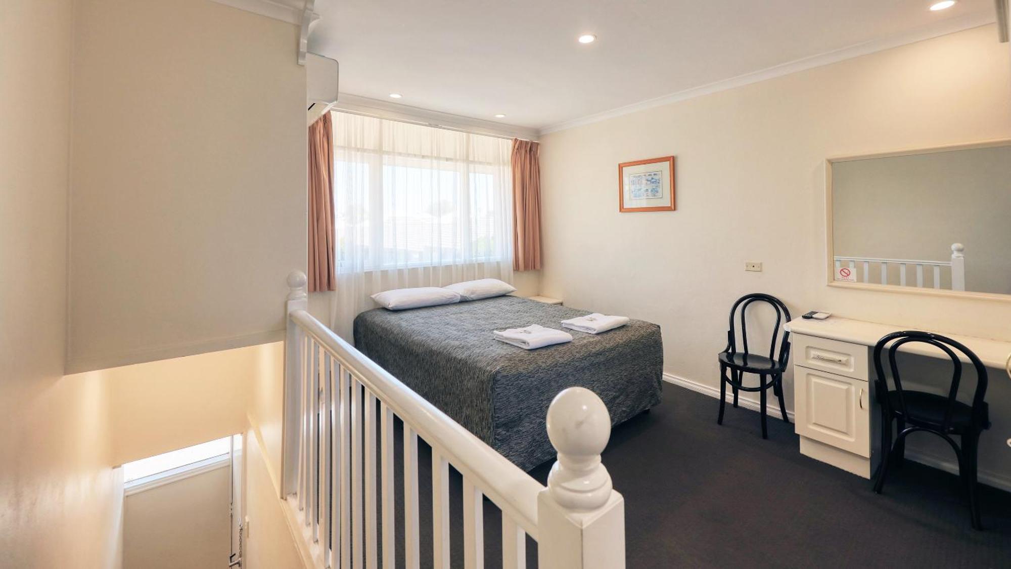 Coachman Hotel Motel Parkes Buitenkant foto