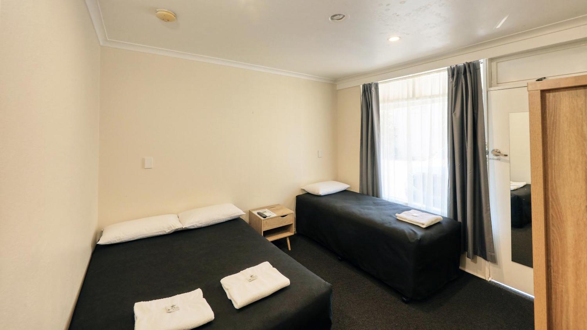 Coachman Hotel Motel Parkes Buitenkant foto