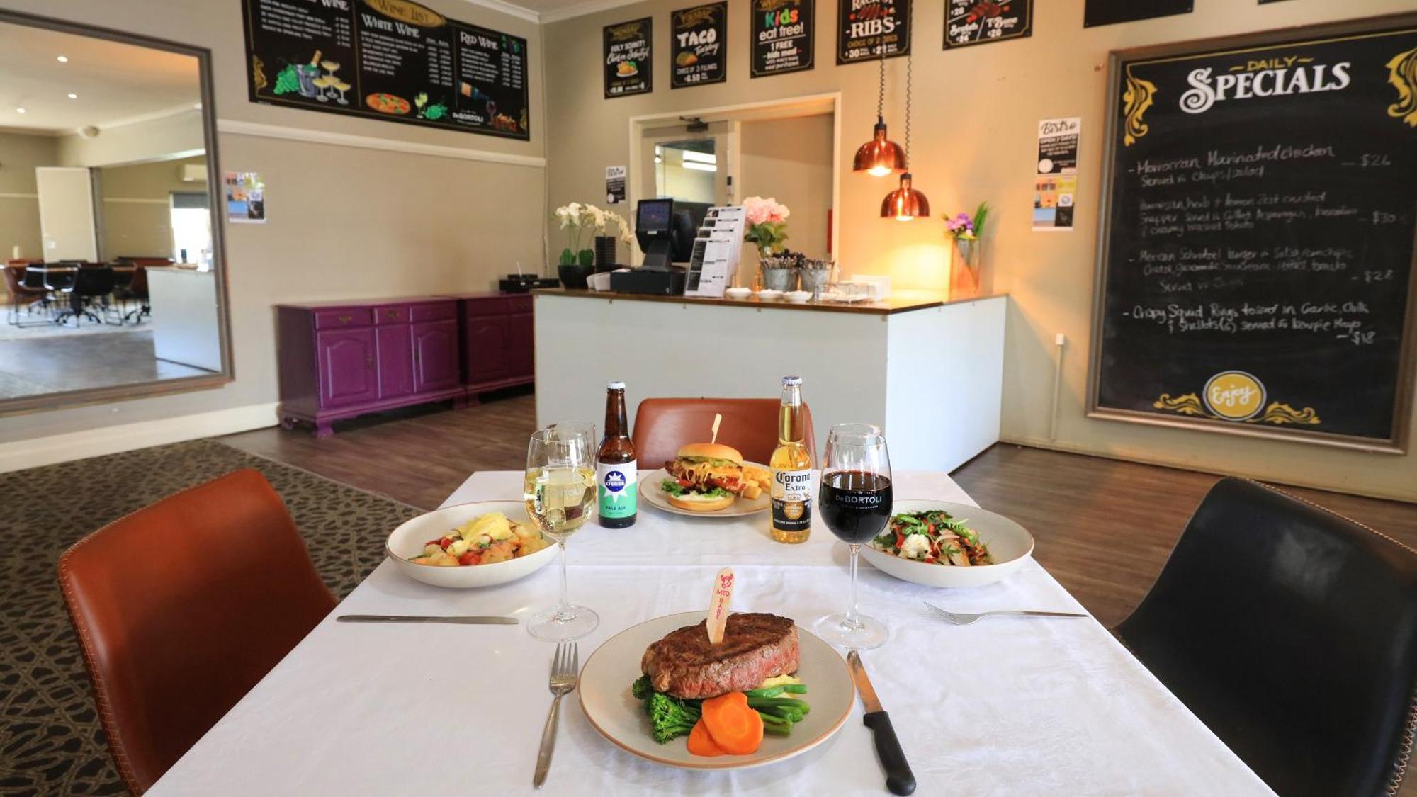 Coachman Hotel Motel Parkes Buitenkant foto
