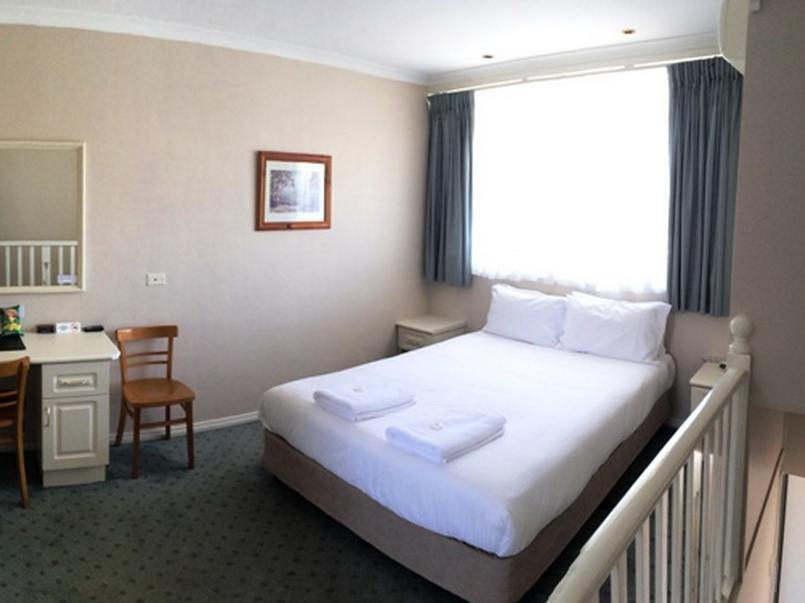 Coachman Hotel Motel Parkes Buitenkant foto